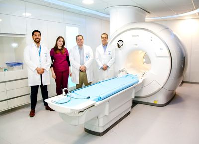 Clinical team standing beside Philips MR 5300 MRI system at Clínica INDISA Maipú