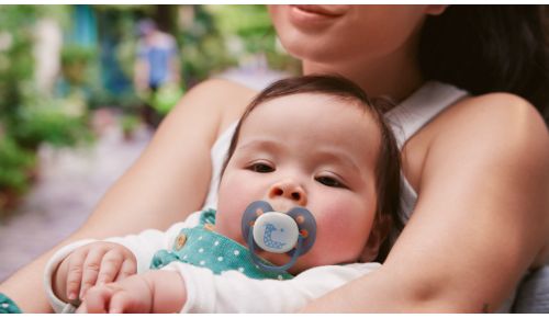 Les bébés l'adorent, avec un taux d'acceptation de la tétine de 98 %***