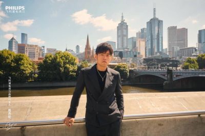 周杰伦户外拍摄形象照