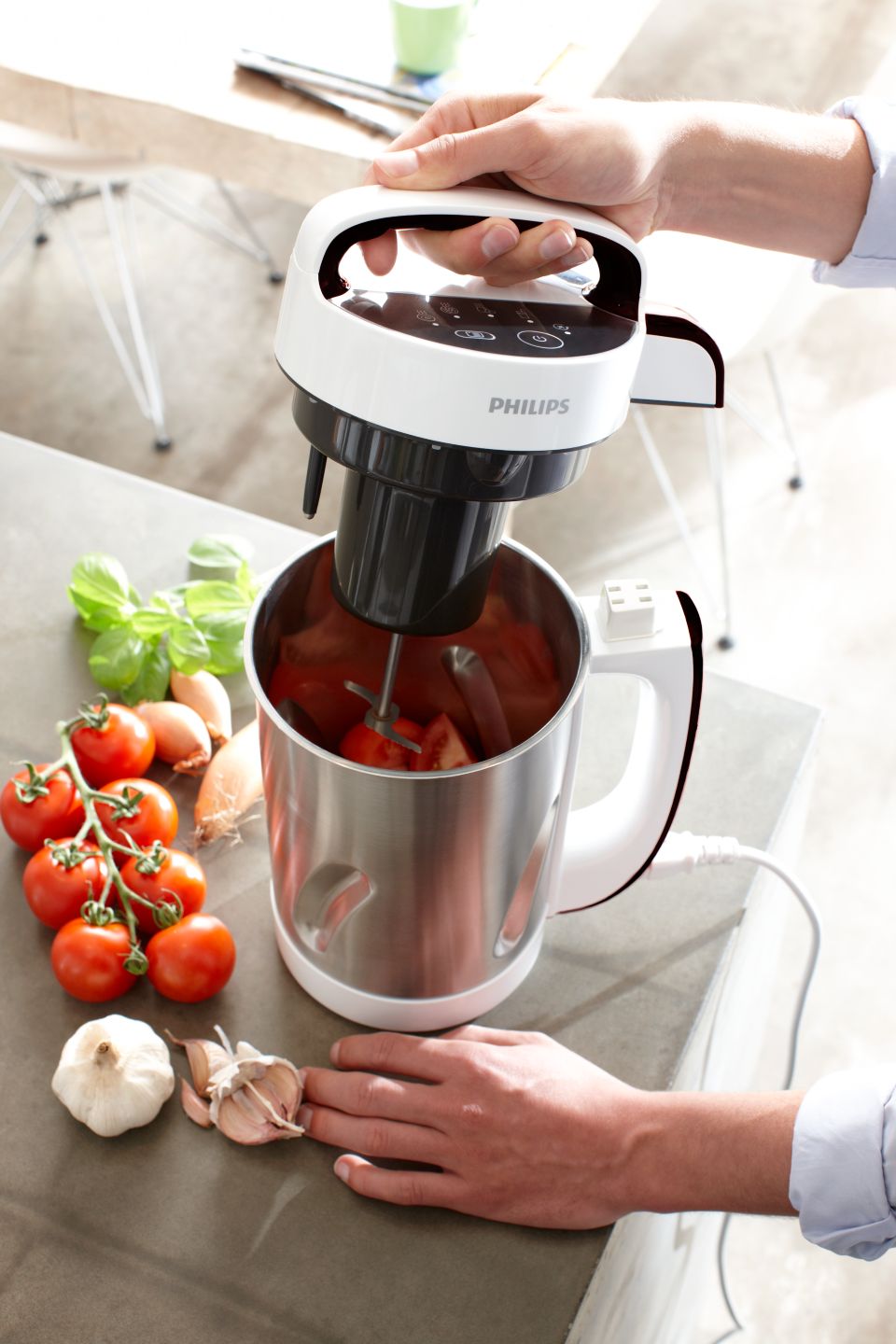 Philips HR2204 10-in-1 Soup Maker And Smoothie Blender (Hot and Cold)