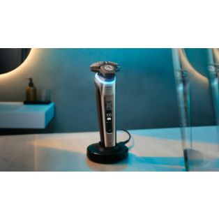 Shaver series 9000 Wet & Dry electric shaver with SkinIQ