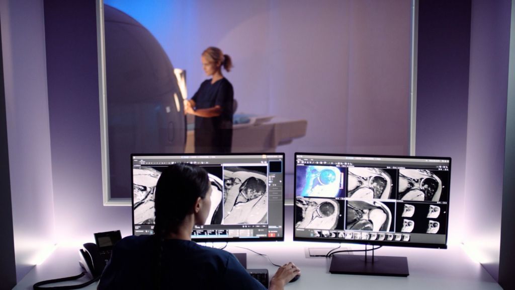 Video on the benefits of Philips MR Workspace