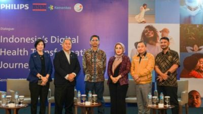 Group photo of speakers at Indonesia digital health dialogue