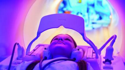 Philips MR5300 görüntüleme sistemi kullanılarak MRI taraması yapılan hasta