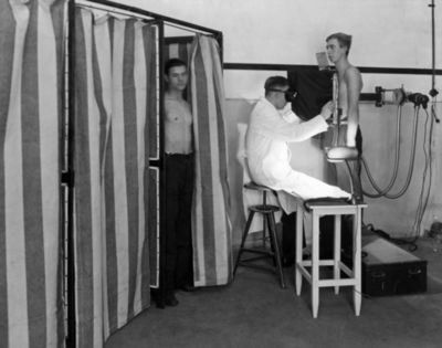Early Philips diagnostic X-ray machine from 1933