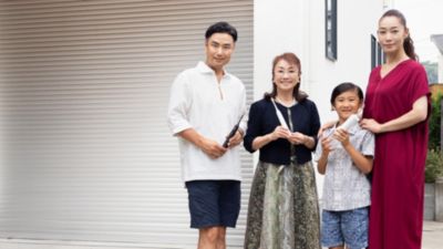 ソニッケアー歯ブラシを使ったアイダファミリーポートレート