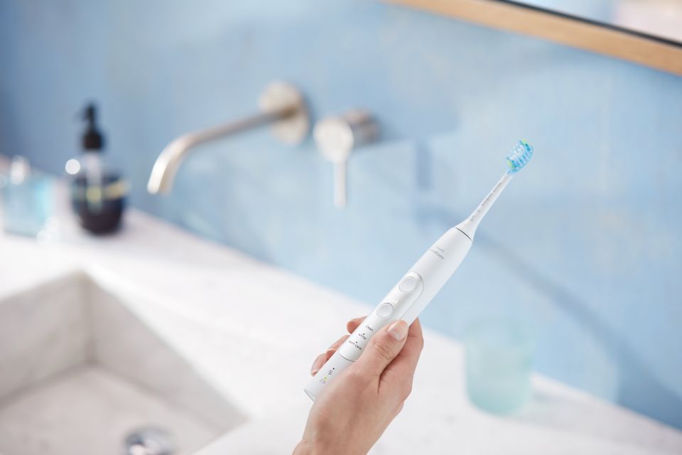 ExpertResults 7000 Sonic electric toothbrush HX7533/01 | Philips