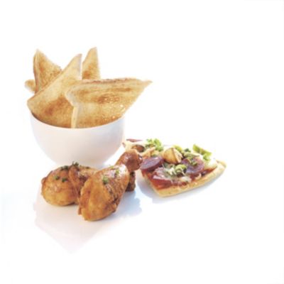 Bakes, broils, toasts, or warms food and snacks