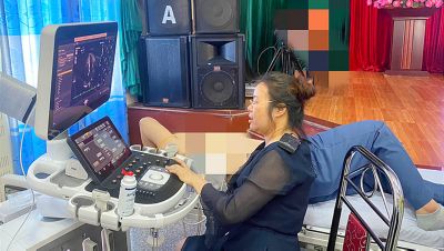 Bác sĩ Nguyễn Thị Thu Hoài thực hiện kỹ thuật siêu âm đánh dấu mô cơ tim