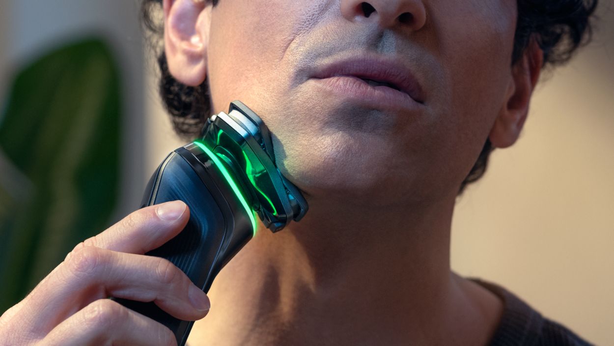 Shaver series 9000 Wet & Dry electric shaver S9986/58 | Philips