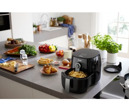 Philips Kitchen Appliances Philips Premium Analog Airfryer with Fat Removal  Technology + Revipe Cookbook, 3qt, Black, HD9721/99