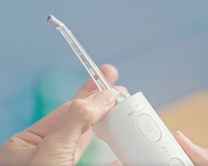 Changing the head of the flosser
