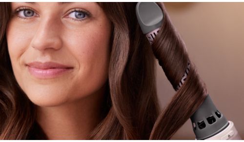 Wysuwana szczotka 30 mm umożliwia stylizację bez plątania włosów