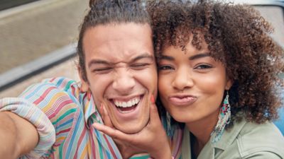 Sonicare electric toothbrush lifestyle image