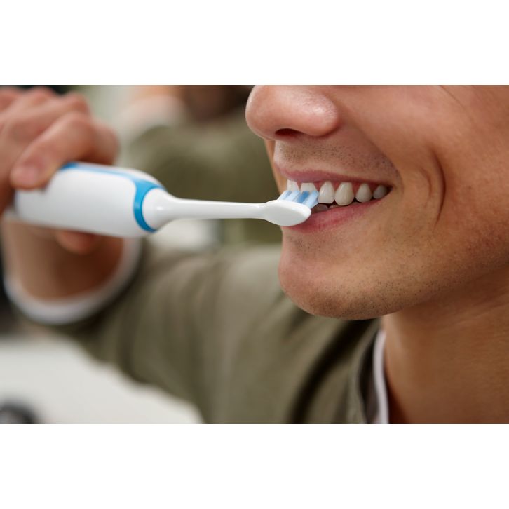 Clinically proven to provide superior cleaning *