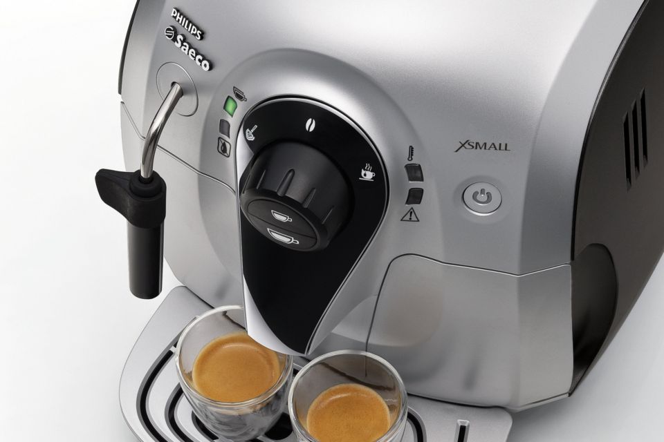 Saeco HD8745/23 - Cafetera Saeco Xsmall espresso automática 1400W con  espumador de leche clásico, molinillos 100