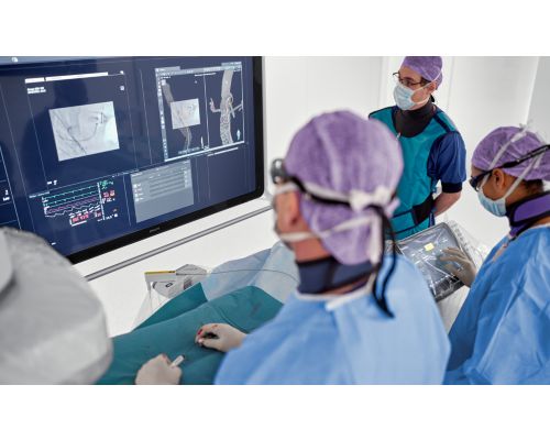 Un empleado de Philips forma a un t&eacute;cnico