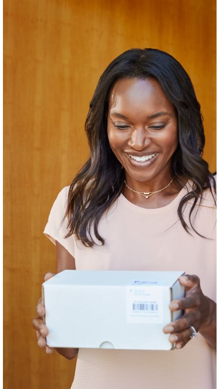 Une patiente recevant un colis Philips Zoom! Delivered chez elle