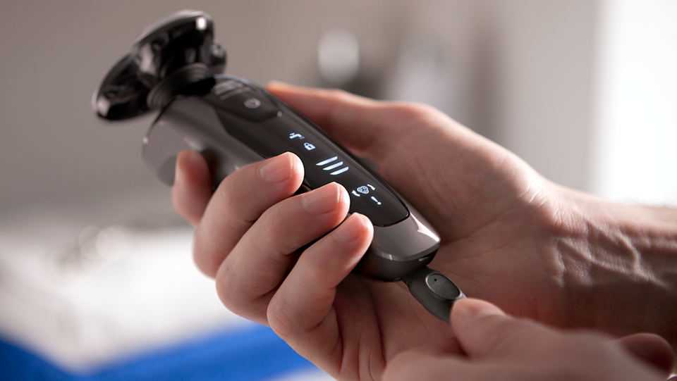 Shaver series 9000 Wet and dry electric shaver S9161/83 Shaver series 9000 Wet and dry electric shaver S9161/83