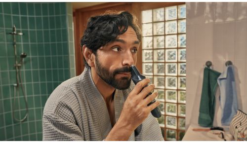 Tieni sotto controllo i peli superflui di naso e orecchie