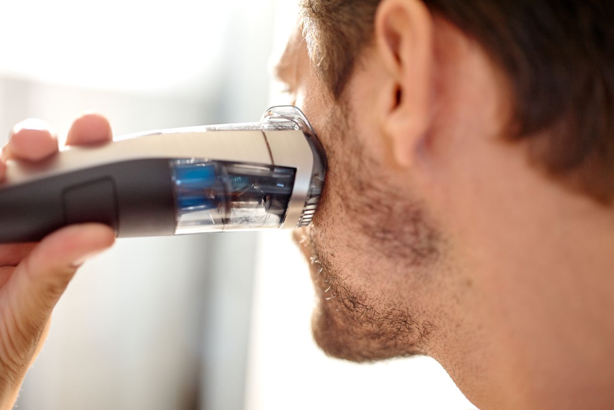 Vacuum beard trimmer, Series 7000
