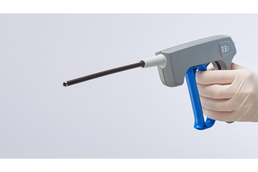 Flexible shaft, bidirectional mechanism and shielded dilating blade provide critical
control and precision during lead extraction