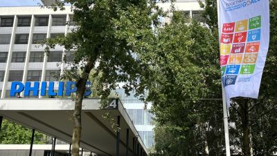 SDG-vlag bij Philips-campus Eindhoven