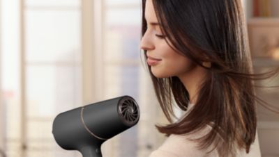 20 %*** hitrejše sušenje z močnim tokom zraka z močjo 2300 W