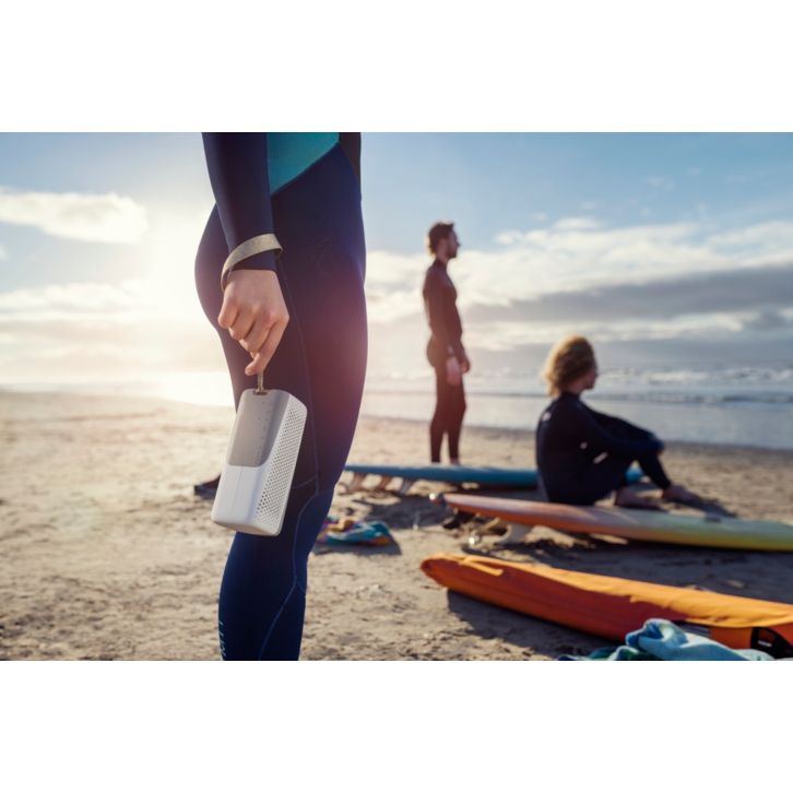 Go move! The small speaker with bold sound.