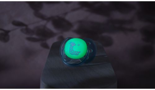 Visible dans l'obscurité, bien après l'extinction des lumières