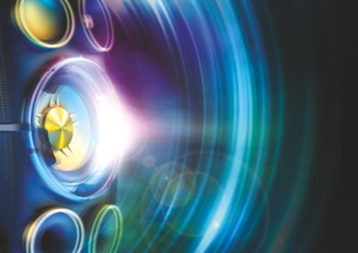 Botón de graves NX para un impulso de sonido al instante y efectos de luces