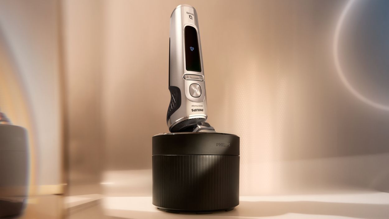 Shaver S9000 Prestige Wet & Dry Electric shaver with SkinIQ SP9871 