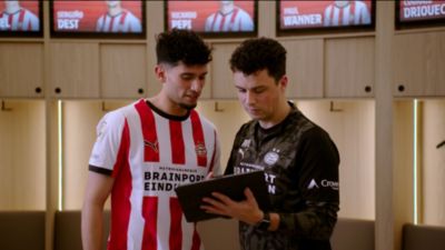 PSV player Ricardo Pepi analyzing performance data with sports scientist
