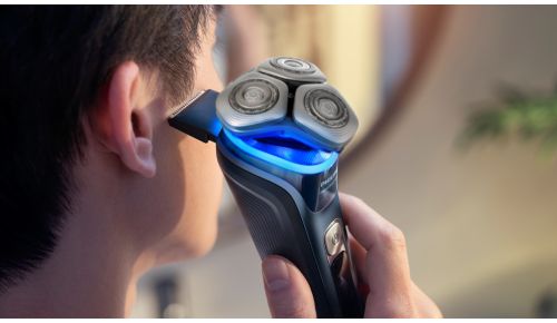 Recorta el bigote y las patillas