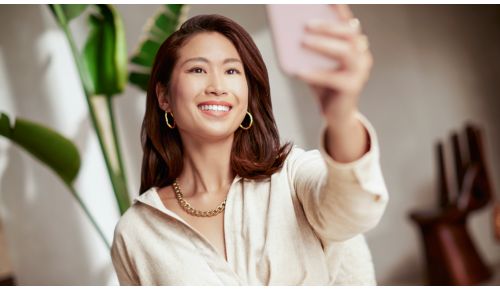 Remove surface stains for whiter teeth in just 3 days*