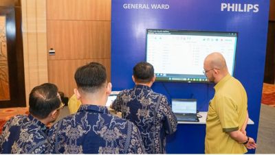 Participants observe digital health systems at SMC RS Telogorejo