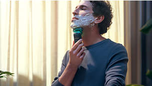 Escolha entre um barbear prático a seco ou um barbear refrescante a húmido