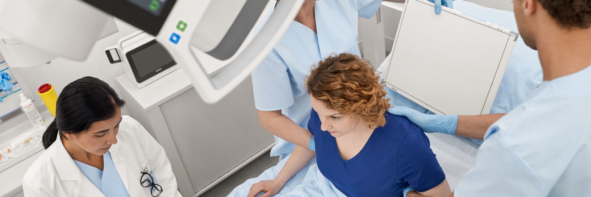Radiologists reading chest image using Bone Suppression in the reading room