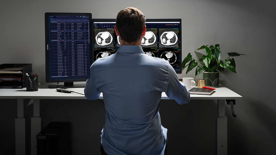 Radiologist performing a reporting