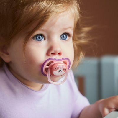 Gently rests on skin