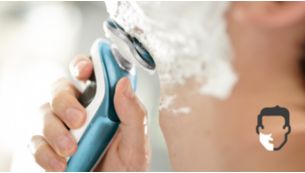 Get a comfortable dry or refreshing wet shave with Aquatec