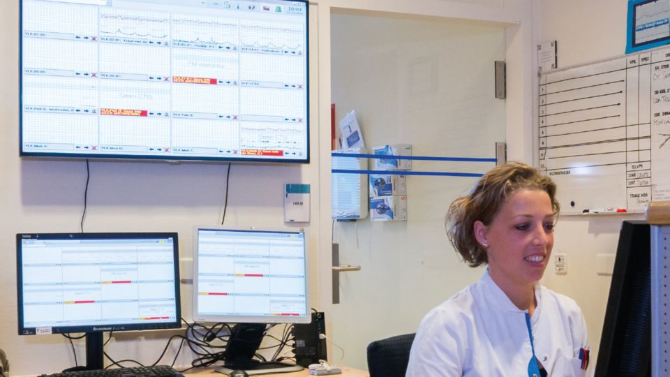 Staff in several locations can easily monitor the status and alarm indications for all patients