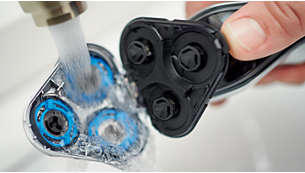 A máquina de barbear pode ser enxaguada em água corrente