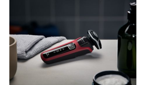 Wyświetlacz LED z ikonami umożliwiającymi intuicyjną obsługę golarki