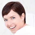 Električna zobna ščetka za učinkovitejše odstranjevanje oblog