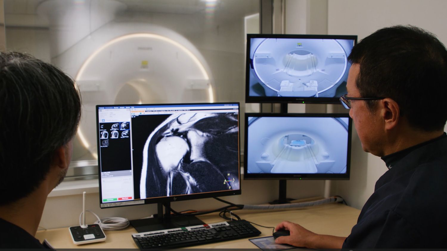 Bringing MRI closer to patients in Tokyo with a helium-free MR operating system