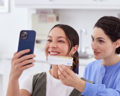 A patient undergoing a Philips Zoom! WhiteSpeed treatment