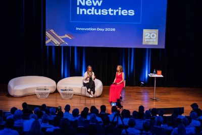 Sprekers nemen deel aan een paneldiscussie tijdens Philips Innovation Day 2026
