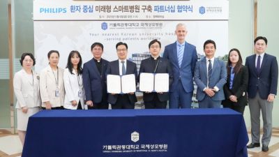 Hospital leaders and company representatives pose after signing an MOU for a patient centered smart hospital