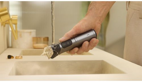 Rasatura confortevole e pratica, sia su pelle asciutta che bagnata